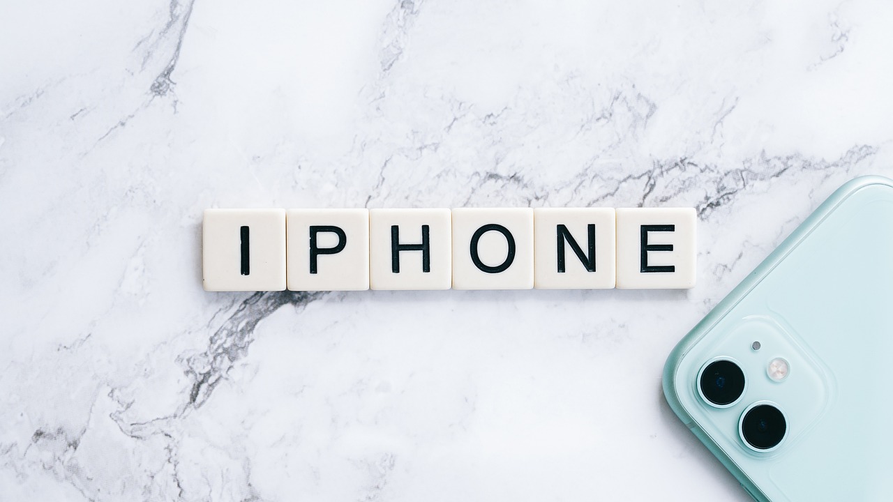 iti poate intra cineva in telefon