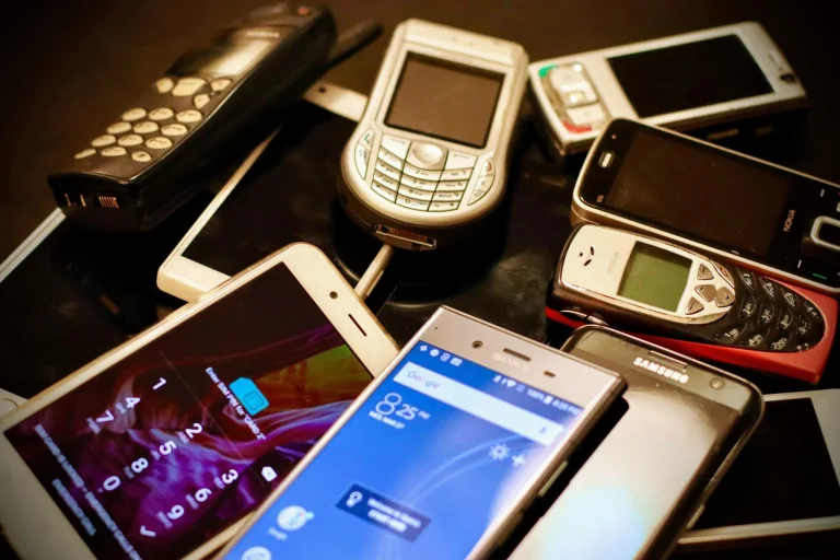 Ce inseamna VoLTE assorted-color phone lot
