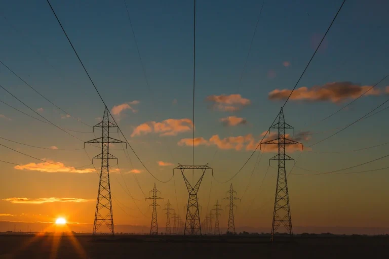 Ce inseamna joasa tensiune photo of truss towers